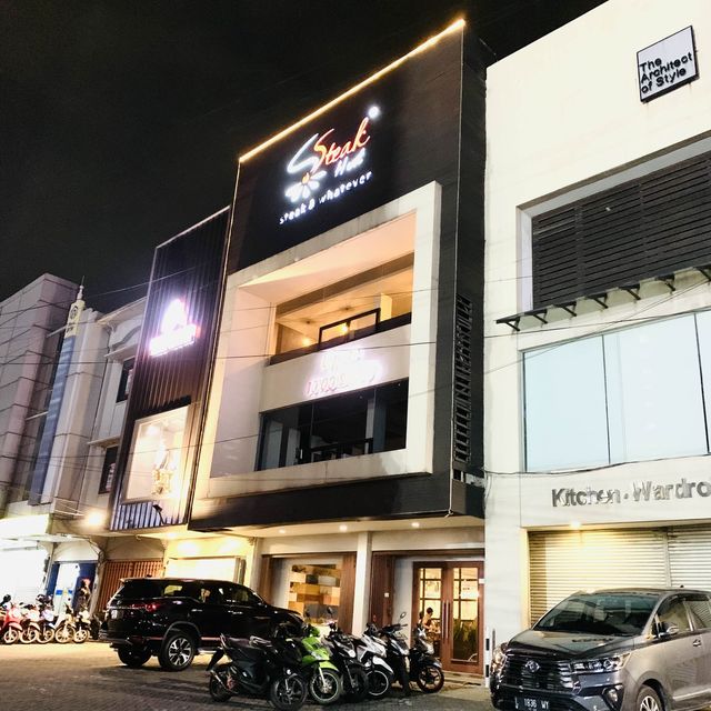 【インドネシア】ビーフ絶品“Steak Hut“