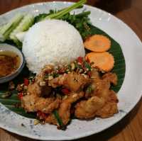Somsri Eatery .....สมศรี อาหารไทยพิดโลก