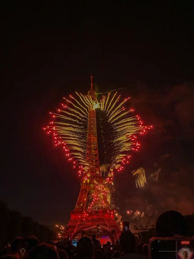 일 년에 단 한 번 에펠탑 불꽃놀이를 볼 수 있는 날🎉