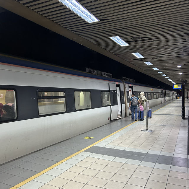 從中環車站乘搭火車出發到外州 🚄🚉