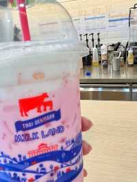 นมชมพูเย็น หวานอร่อยที่ Milk Land 