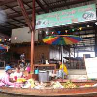 Exploring the Vibrant Floating Markets of Bangkok