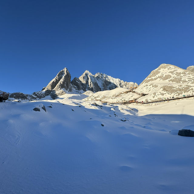 ภูเขาหิมะมังกรหยก : JADE Dragon snow mountain