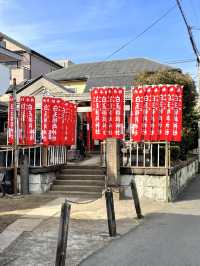 【白玉稲荷神社/東京都】高い塀のような石垣が珍しい神社