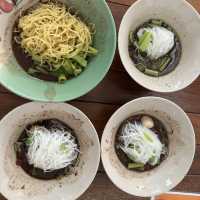 ก๋วยเตี๋ยวเรือ ป.ประทีป เจ้าเด็ดย่านมะขาม