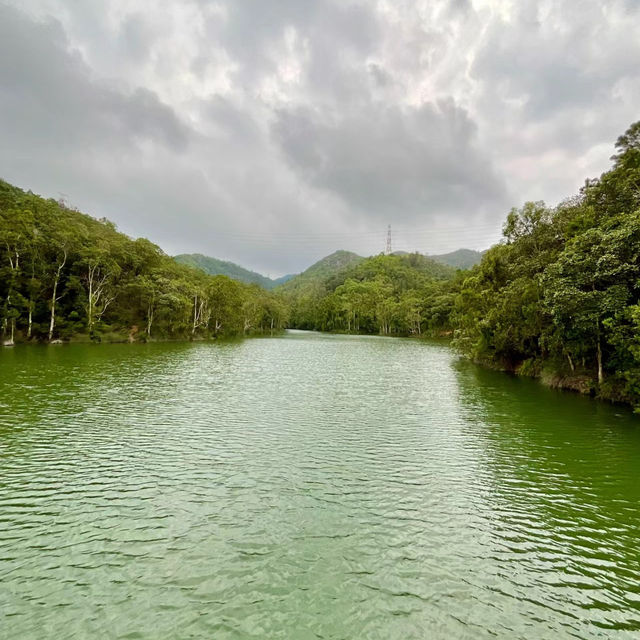 澳門水塘遠足徑：湖泊倒映翠綠山巒，感受澳門獨特魅力