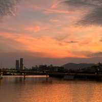 陶醉在澳門，少不了看一次海旁夕陽美景^-^
