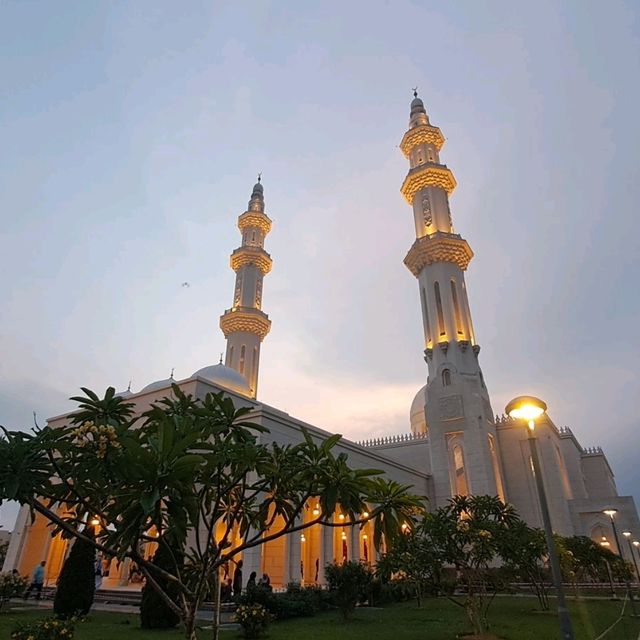 AMAZING ARCHITECTURAL MARVEL : SENDAYAN MOSQUE