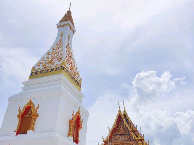 มาเที่ยววัดเนินหย่อง