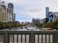 เดินเล่น Princes Bridge ที่ Melbourne 