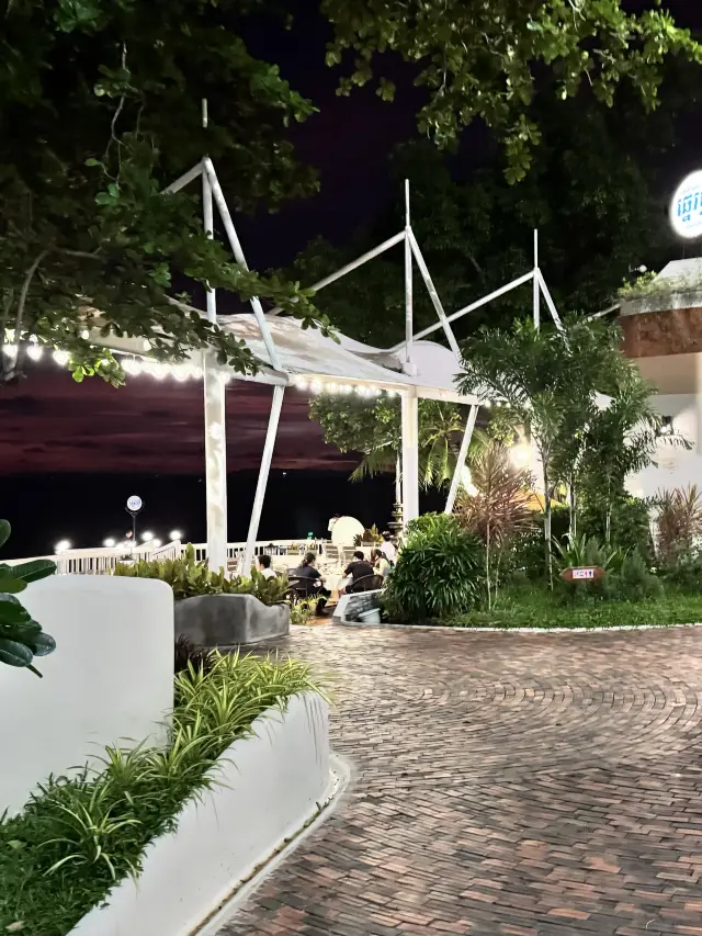 ឆ្នេរថ្មី 餐廳 