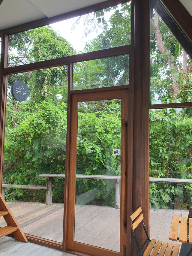 คาบิน บราวน์ คาเฟ่เกาะเสม็ด