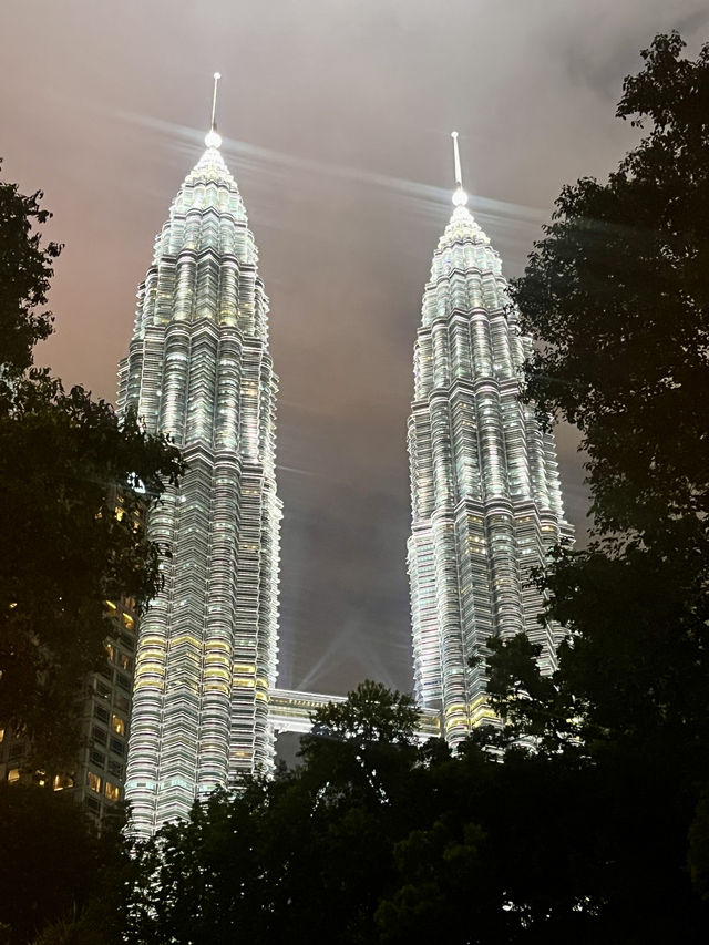 The Iconic Petronas Twin Towers and the secret behind the gorgeous photos