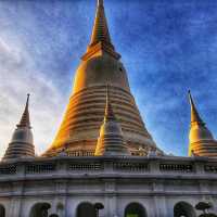 วัดประยุรวงศาวาส ชมเจดีย์แบบมีแกนกลาง