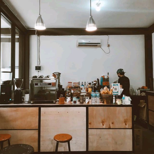 ORING COFFE | Colonial-themed coffee shop