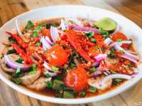 ร้านยำแซ่บย่านอโศก
