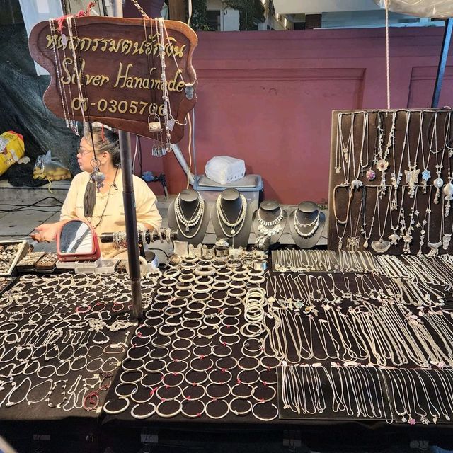 ถนนคนเดินวัวลาย:Wua Lai Walking Street 