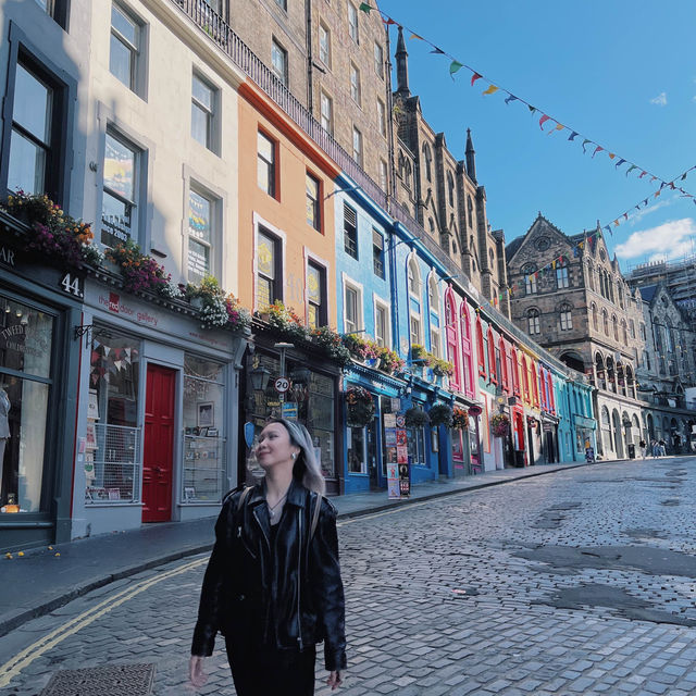 Edinburgh Enchantment: Castles, Closes, and City Views