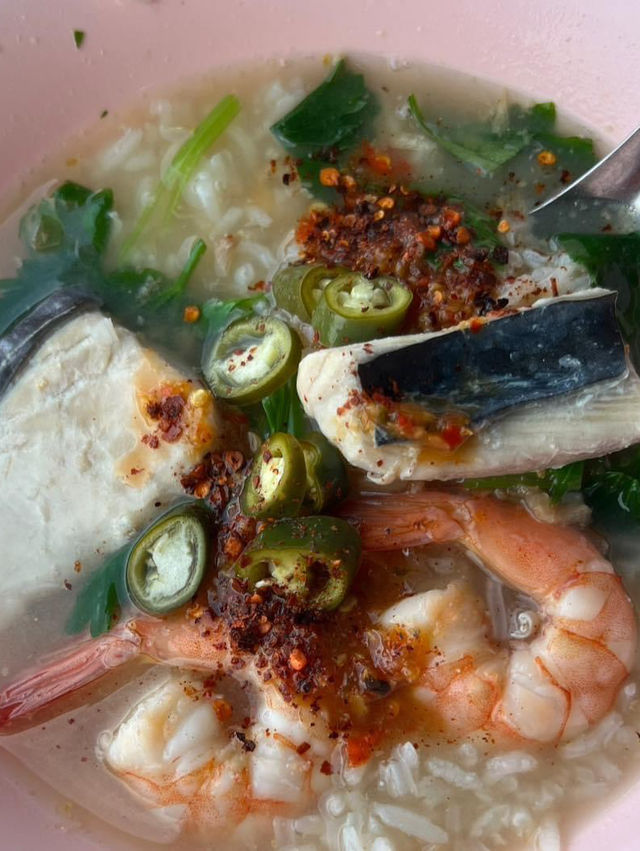 ข้าวต้มปลาอินทรีย์ ทีเด็ดแยกพลับพลาชลบุรี