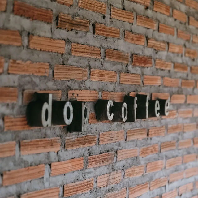 จิบกาแฟในโบกี้สุดคลาสสิคที่ Dop Coffee ท่าลี่! 