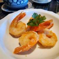 กุ้งแม่น้ำเผาจากอยุธยา บรรยากาศโรงแรม 5 ดาว 