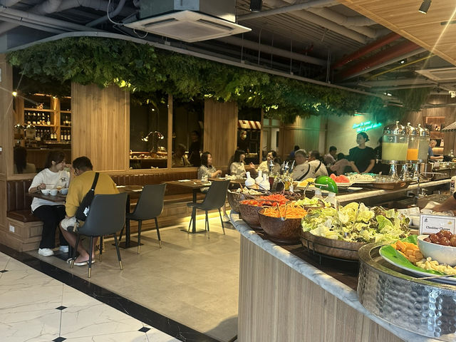 卸下工作💼享受無邊際泳池+悠閑自助早餐🍳