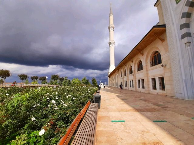 Çamlıca Camii 恰姆勒加清真寺🕌- 土耳其伊斯坦布爾最大最美的清真寺，適合打卡拍照📸