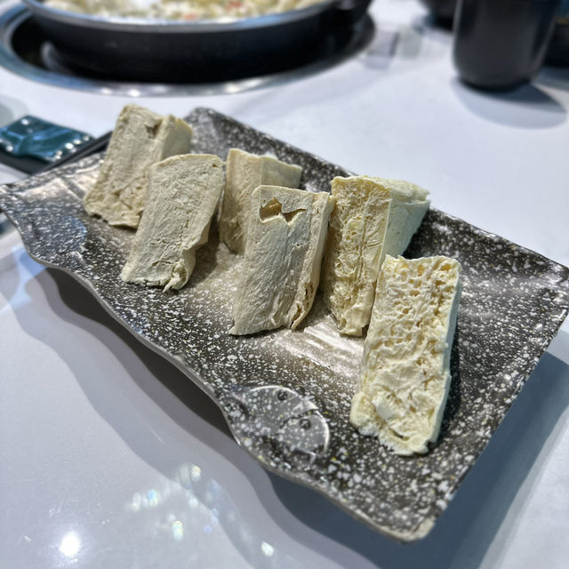 馬交覓食！打卡小熊造型．爆滿黃金蜆鍋