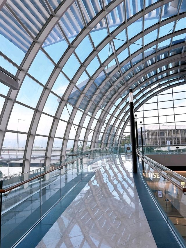 Exploring the Iconic Attractions of Marina Bay Sands