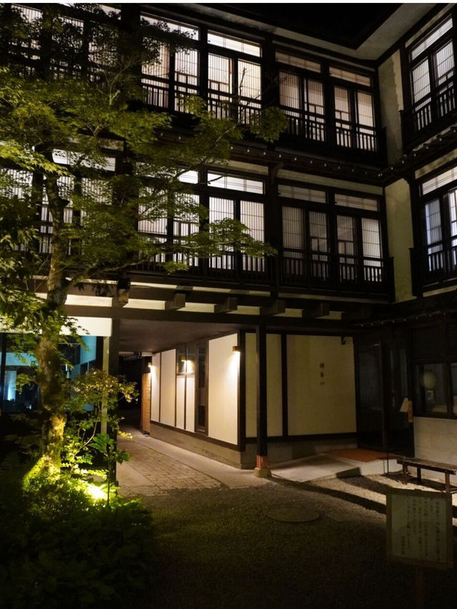 【千と千尋の神隠し】のモデル宿  四季折々、昼夜の美しい表情