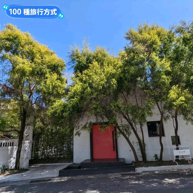 打開白色小屋的紅色大門，台南設計師旅店：8又二分之一