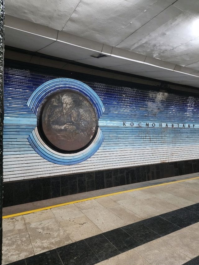 【タシケント】美術館みたいな駅のホーム