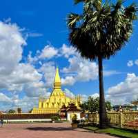 พระธาตุหลวงที่สวย/สำคัญของ สปป.ลาวอายุกว่า 2000 ปี