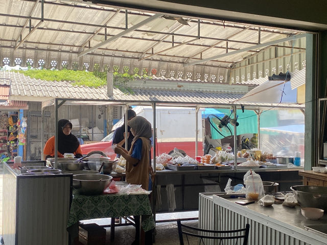 ร้านขนมหวาน สายบุรี