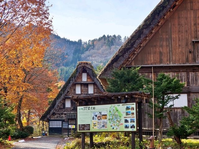 走進童話世界 - 秋天の白川鄉合掌村