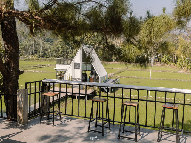 Cafe'Lista คาเฟ่บ้านไม้สีขาวกลางทุ่งนา 🏠