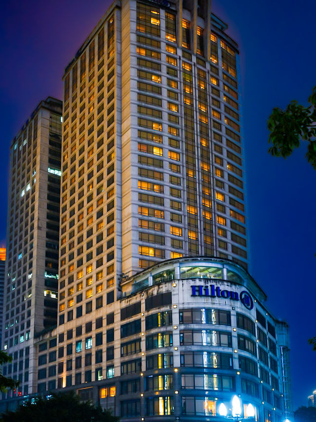 พักสบายใจกลางเมืองฉงชิ่ง  HILTON CHONGQING