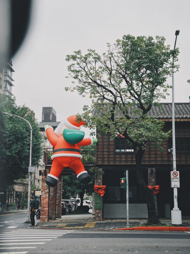 台北最萌聖誕老公公 偷偷爬上二樓 拍照、散步、打卡一次滿足 