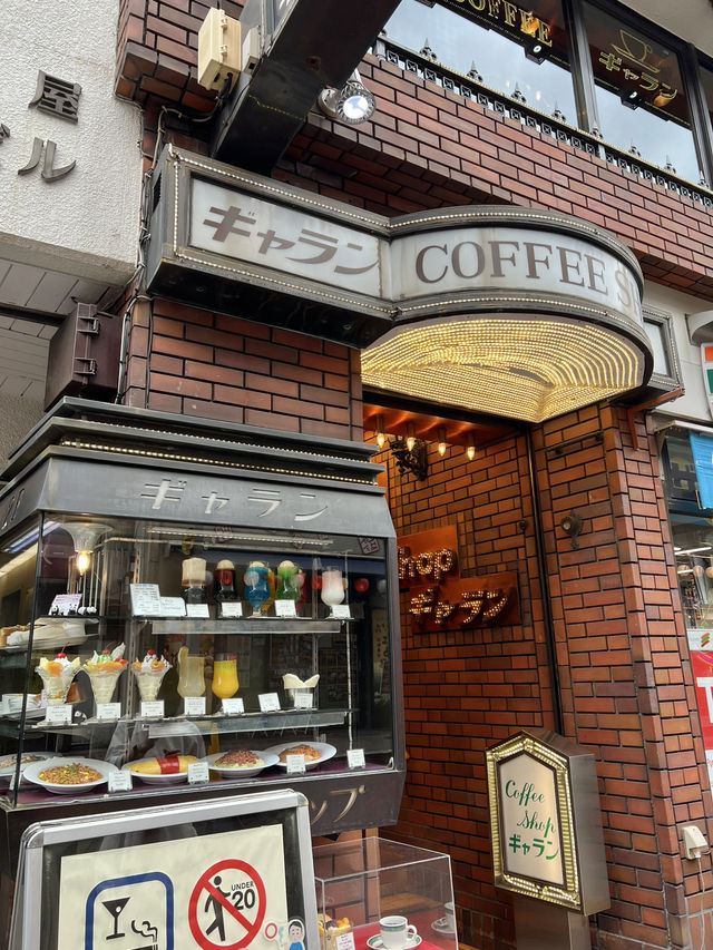 Lovely retro coffee shop☕️