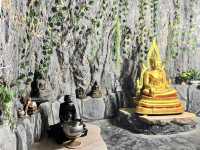 ชมพระพุทธรูปไม้แกะสลักปางไสยาสน์ วัดหนองไก่เถื่อน