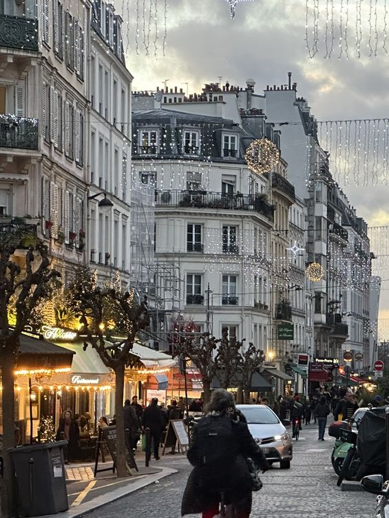 Experience Serenity and Stunning Views at Sacré-Cœur Basilica in Paris