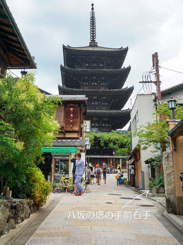 フォトジェニックな人気のお寺【八坂庚申堂】