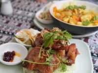 Nook Eatery-Breakfast to Burgers เว้ เวียดนาม