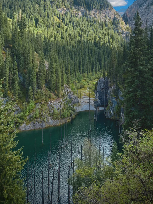 😭 UNIQUE LAKE ALERT - Hiking to Kaindy Lake 