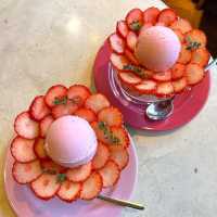Perfect tea time at SALON🍓