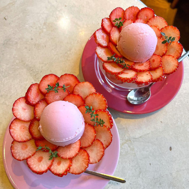 Perfect tea time at SALON🍓