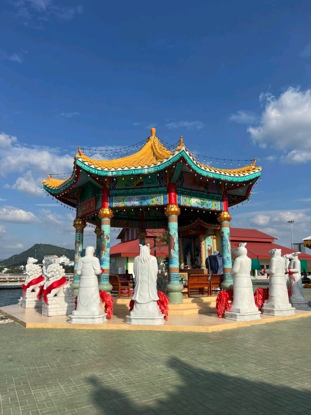 วัดเกาะลอย