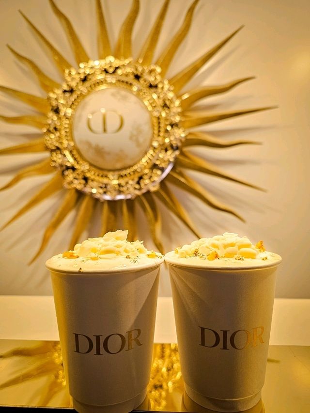【期間限定dior cafe】
