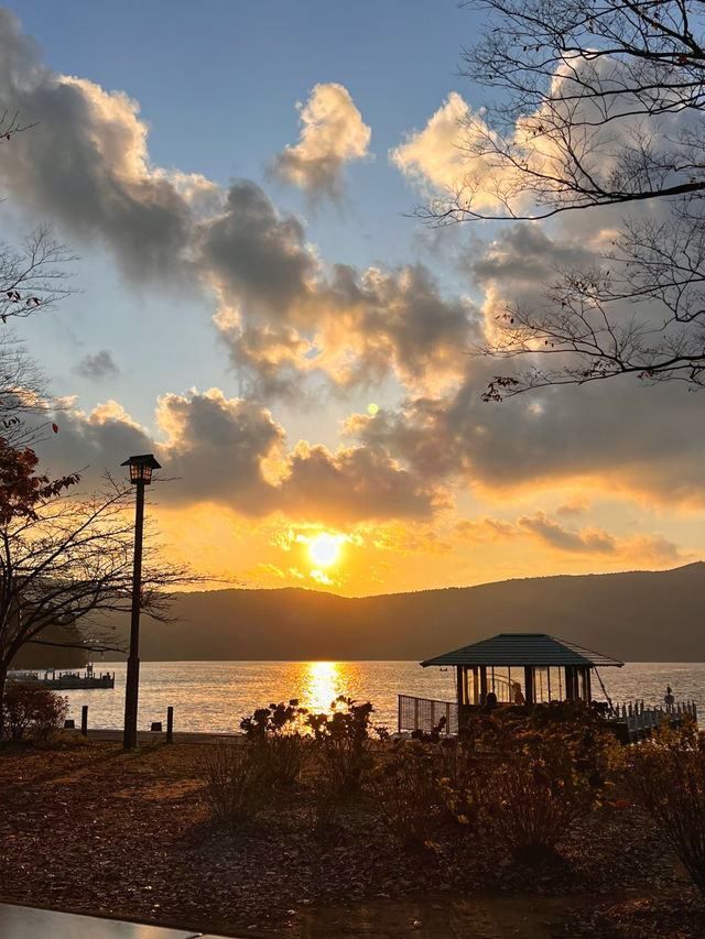 【箱根】夕焼けが絶景な芦ノ湖