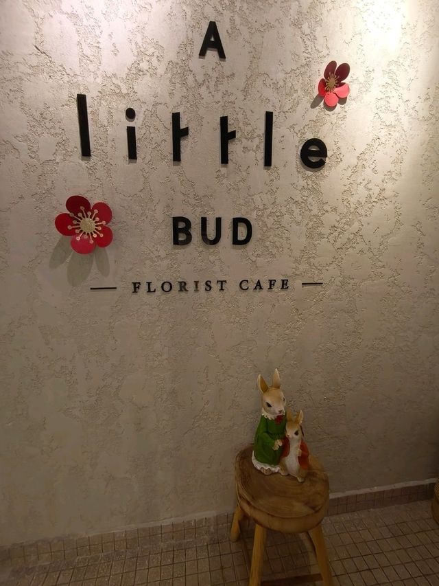 A Café That Feels Like a Floral Wonderland